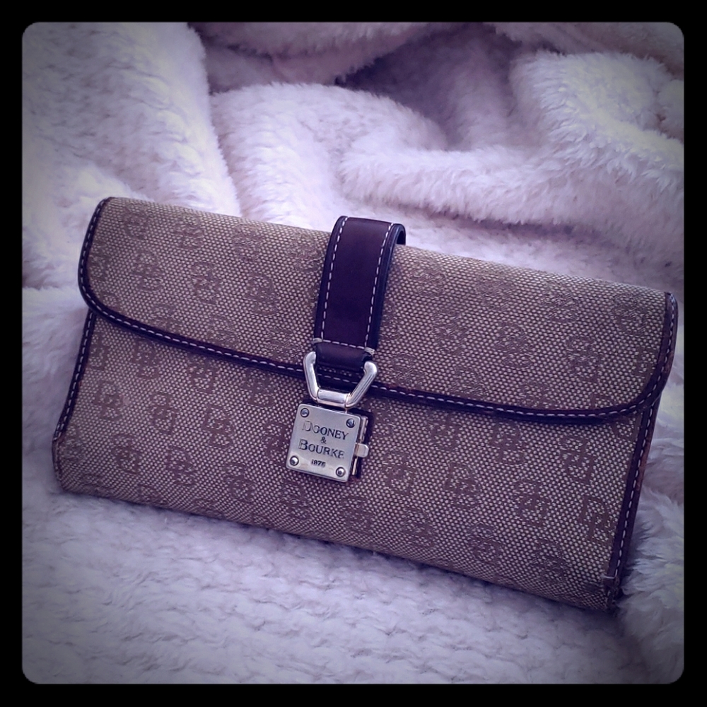 Dooney & Bourke Tri-fold Wallet